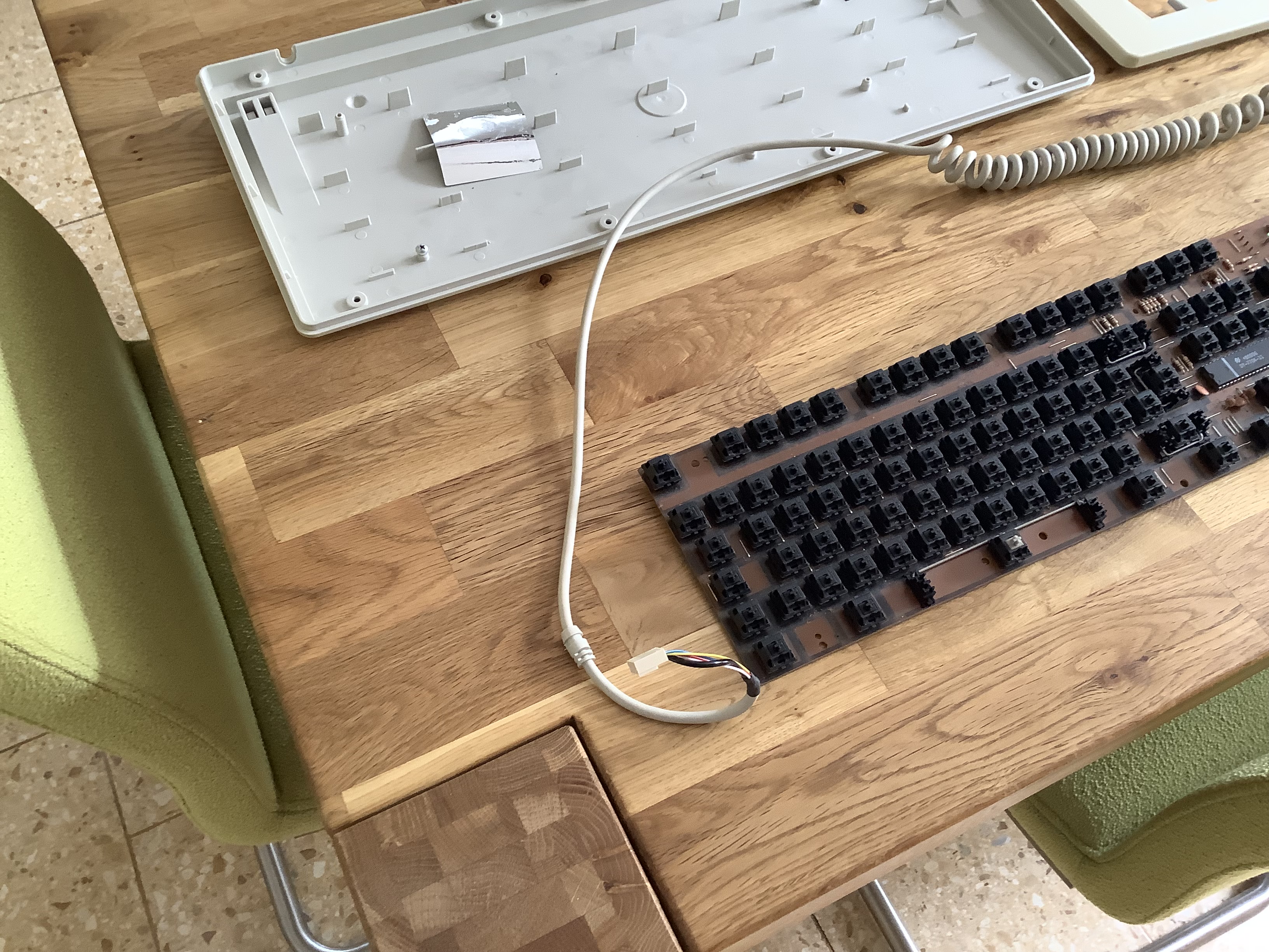 Anschlussleitung der Tastatur (3)