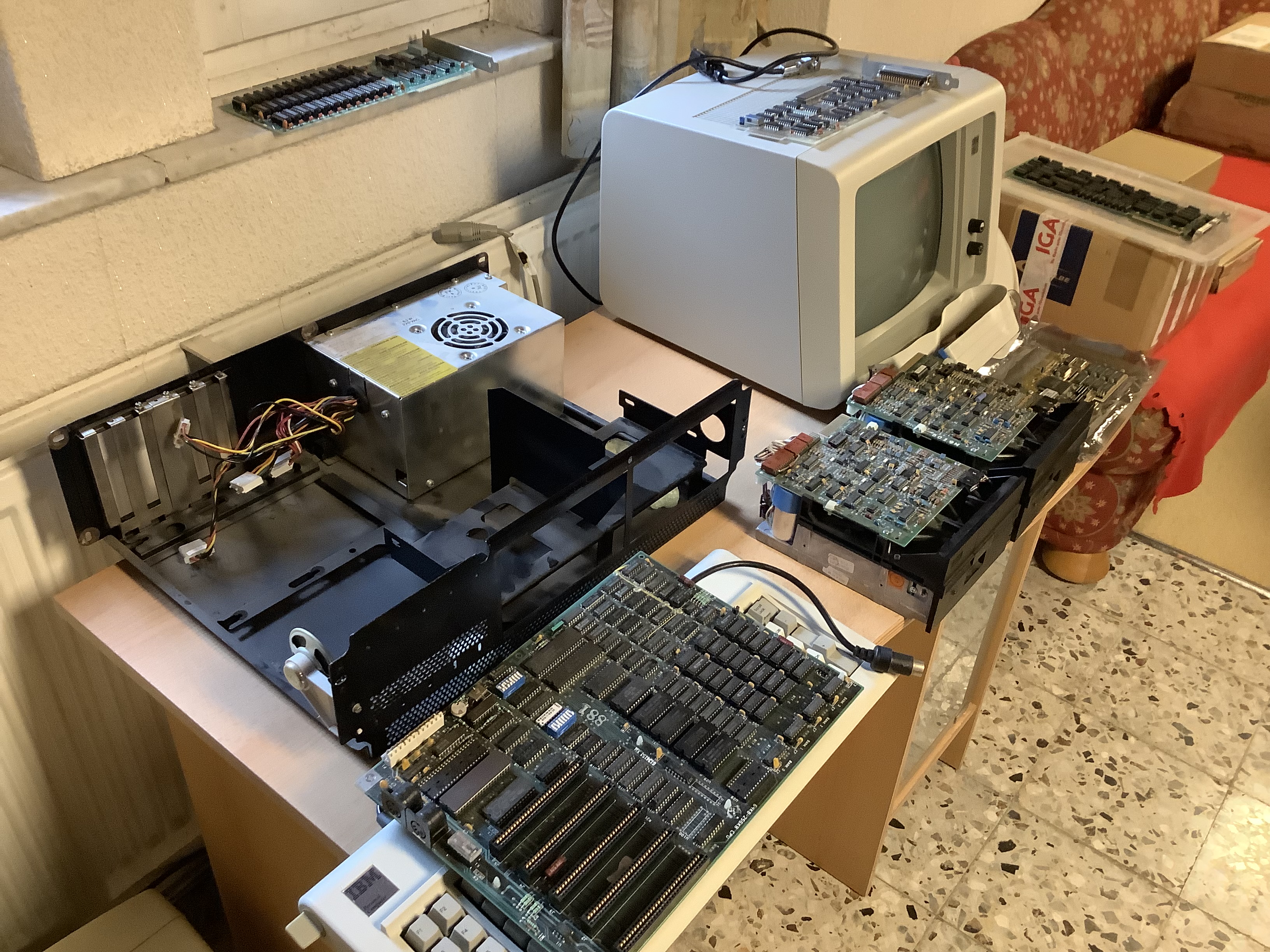 IBM 5150 in Einzelteilen